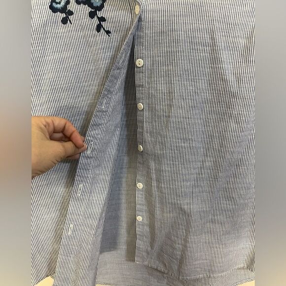 Women’s WESTPORT 1962 Embroidered button-down shirt. Size large. - Picture 4 of 5
